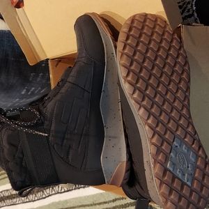 Chaco Borealis Quilt Boot,never worn size 8